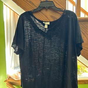 Size 1X black, Ava & Viv short sleeve shirt.  Longer in back/flattering sleeve